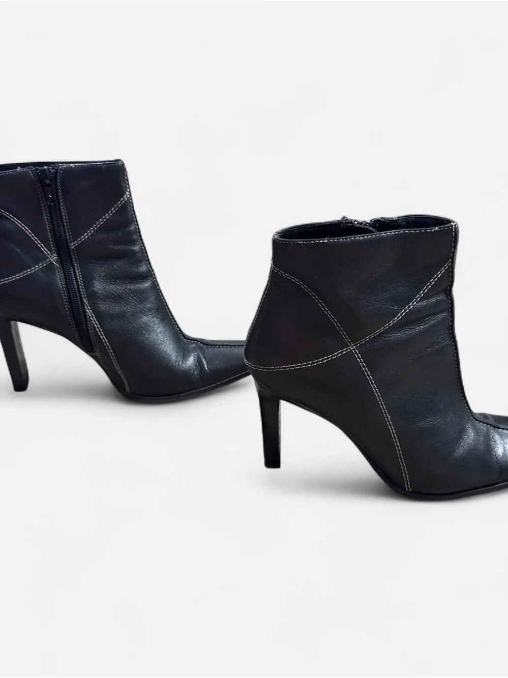 Vintage Alden Women’s Black Leather Ankle Boots with Contrast Stitching Size 7.5